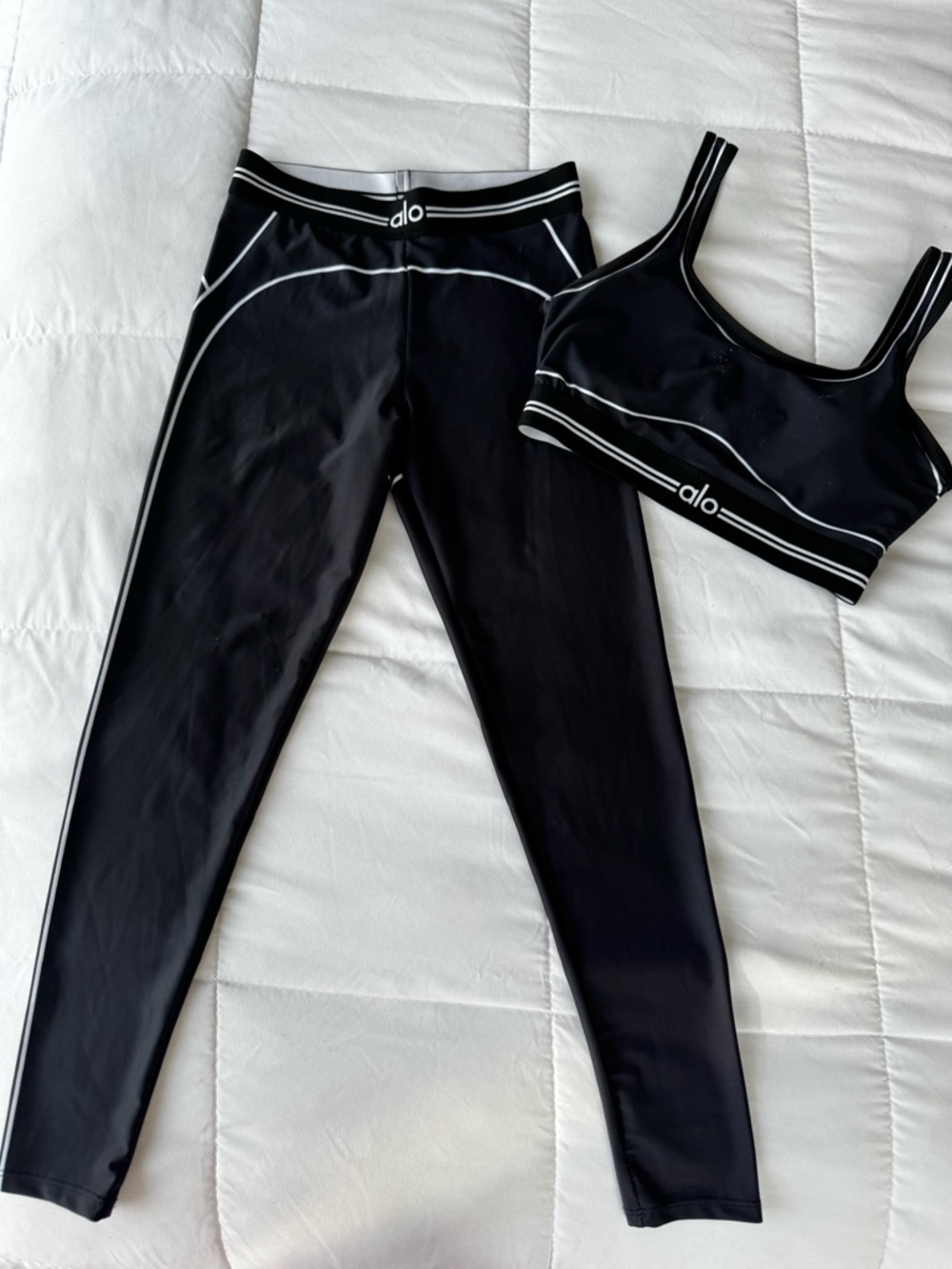 “ALO” workout set